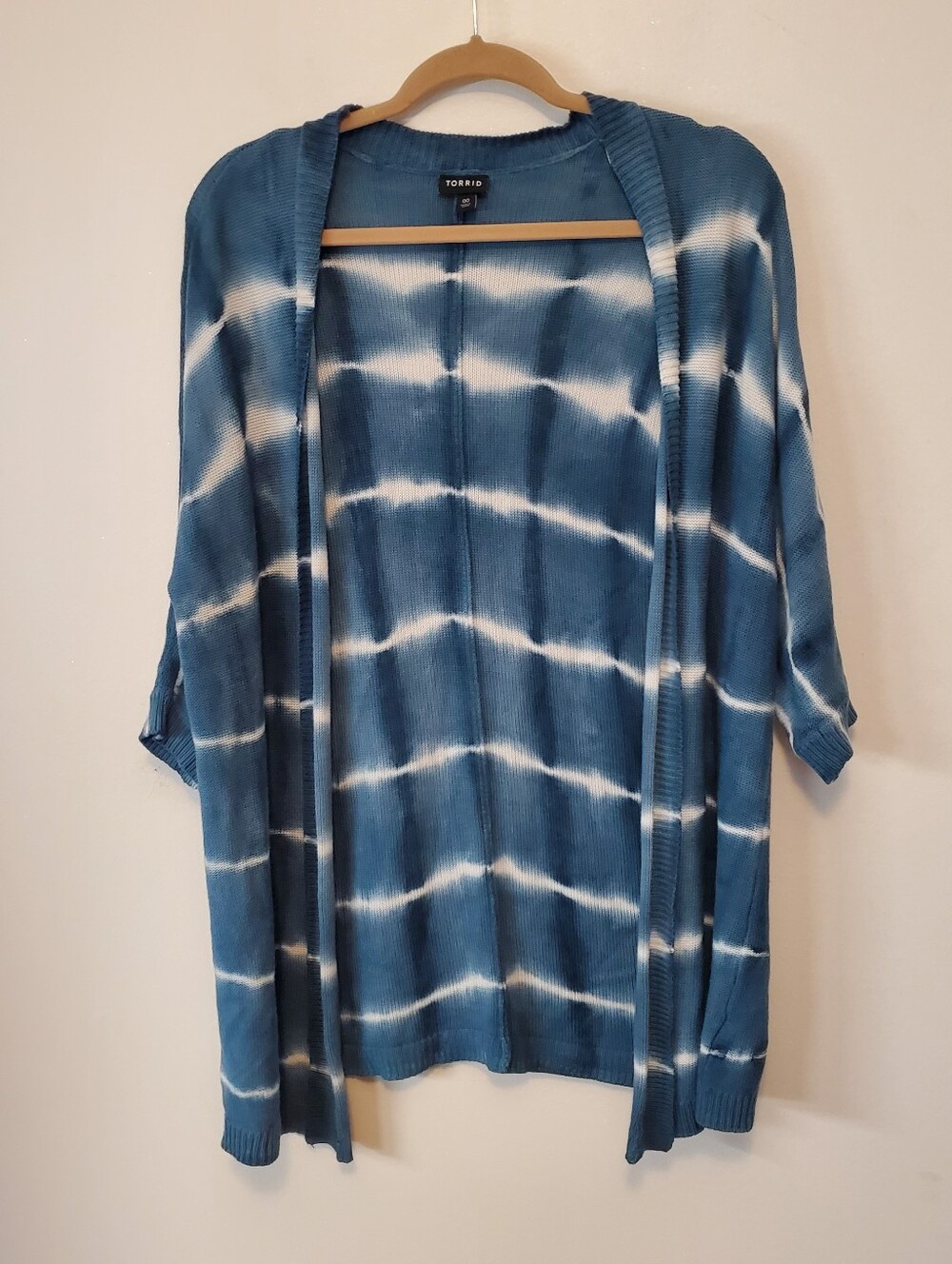 Torrid blue and white tie dye cardigan Size M/L